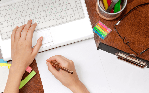 訂製移動電源 - 綠意生態庫 訂製移動電源:自帶四線移動電源,出門不帶線;正面底面均為布紋工藝,表面細膩,給您帶來了舒適持握手感。 客製 - 綠意生態庫 訂製移動電源