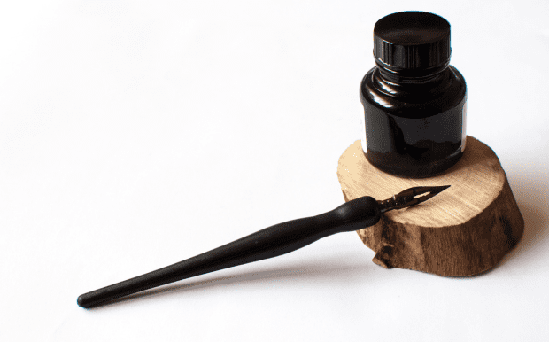 訂製移動電源 - 綠意生態庫 訂製移動電源:自帶四線移動電源,出門不帶線;正面底面均為布紋工藝,表面細膩,給您帶來了舒適持握手感。 客製 - 綠意生態庫 訂製移動電源