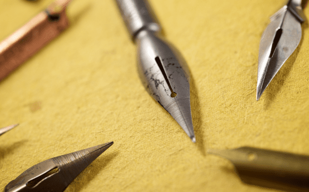 訂製移動電源 - 綠意生態庫 訂製移動電源:自帶四線移動電源,出門不帶線;正面底面均為布紋工藝,表面細膩,給您帶來了舒適持握手感。 客製 - 綠意生態庫 訂製移動電源