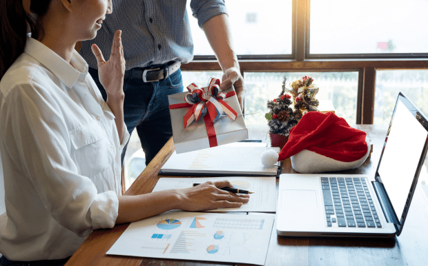 訂製移動電源 - 綠意生態庫 訂製移動電源:自帶四線移動電源,出門不帶線;正面底面均為布紋工藝,表面細膩,給您帶來了舒適持握手感。 客製 - 綠意生態庫 訂製移動電源