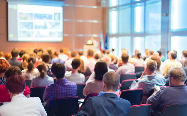 訂製移動電源 - 綠意生態庫 訂製移動電源:自帶四線移動電源,出門不帶線;正面底面均為布紋工藝,表面細膩,給您帶來了舒適持握手感。 客製 - 綠意生態庫 訂製移動電源