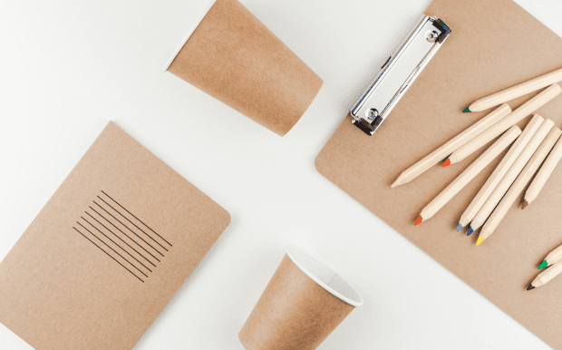 訂製移動電源 - 綠意生態庫 訂製移動電源:自帶四線移動電源,出門不帶線;正面底面均為布紋工藝,表面細膩,給您帶來了舒適持握手感。 客製 - 綠意生態庫 訂製移動電源