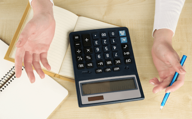 訂製移動電源 - 綠意生態庫 訂製移動電源:自帶四線移動電源,出門不帶線;正面底面均為布紋工藝,表面細膩,給您帶來了舒適持握手感。 客製 - 綠意生態庫 訂製移動電源